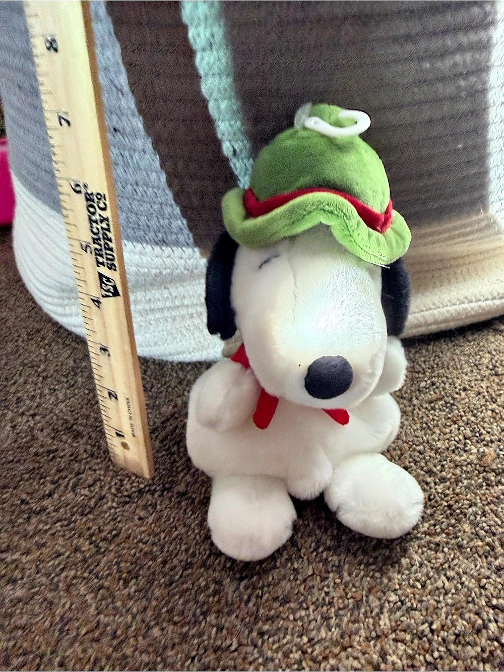 Aurora Peanuts Beagle Scout Snoopy Palm Plush White & Green
